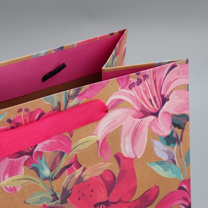 Пакет подарочный крафтовый вертикальный, упаковка, &laquo;Цветы&raquo;, ML 23 х 27 х 11,5 см