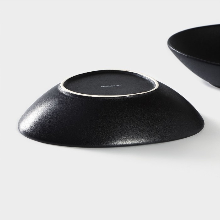 Тарелка глубокая фарфоровая Magistro Carbon, 17,5×15 см, цвет чёрный Тарелка глубокая фарфоровая Magistro Carbon, 17,5×15 см, цвет чёрный