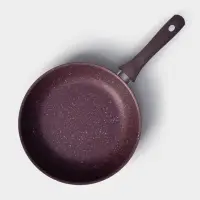Сковорода KUKMARA Trendy style, d=26 см, пластиковая ручка, антипригарное покрытие, литой алюминий, фиолетовая