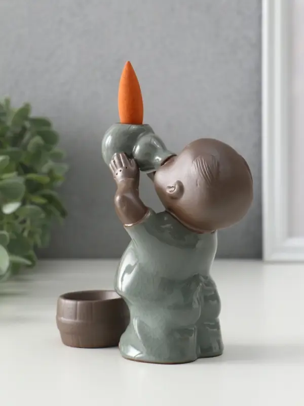 Подставка для благовоний TAKE IT EASY &laquo;Мальчик пьет&raquo;, стелющийся дым, 13&times;8&times;9 см