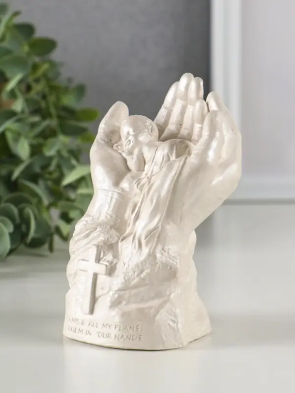 Фигура гипс Фигура гипс "Младенец в руках Бога" 11х8 см, перламутр