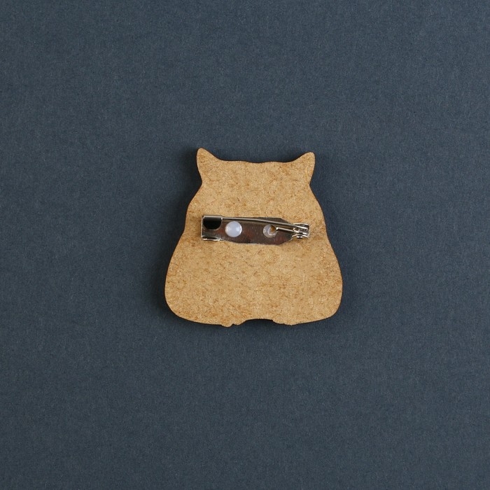 Значок талисман «Ты не устоишь», 3,3 х 3,3 см. Значок талисман «Ты не устоишь», 3,3 х 3,3 см.