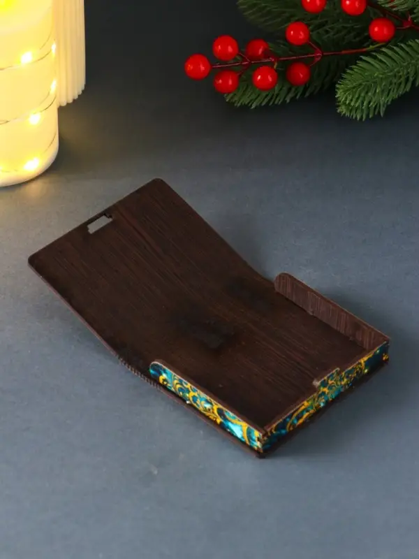 Шкатулка-конверт для для подарочных карт или денег  Шкатулка-конверт для для подарочных карт или денег "Черная лошадка и золотые узоры".  9,8х8,5х2 см.