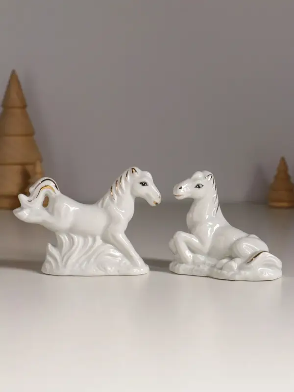 Сувенир керамика "Кони на лугу" белый с золотом набор 5 шт 7,5х2,5х7 см