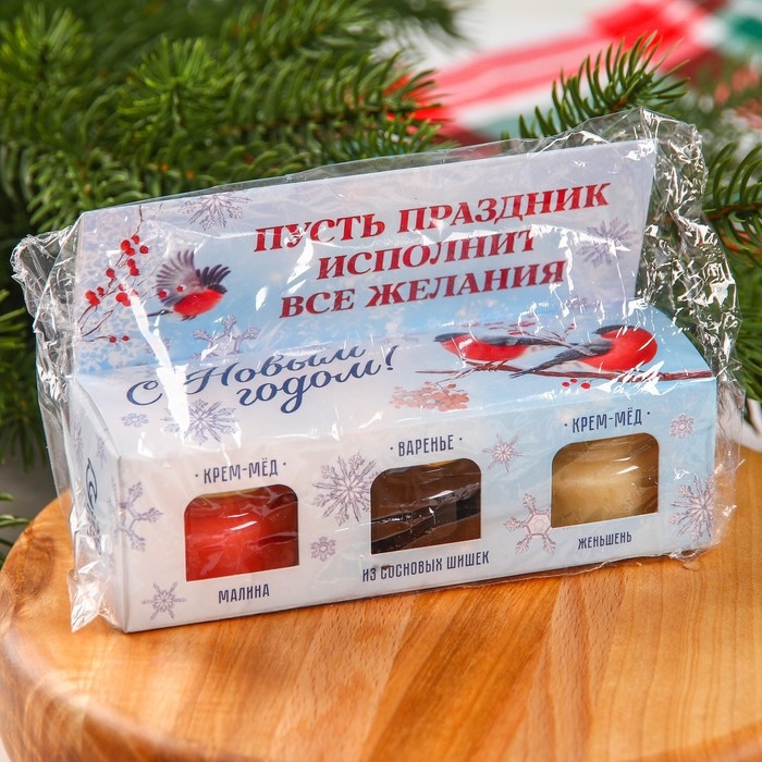 Набор «Счастливый новый год»: 2 крем-меда и варенье с шишками по 30 г. Набор «Счастливый новый год»: 2 крем-меда и варенье с шишками по 30 г.