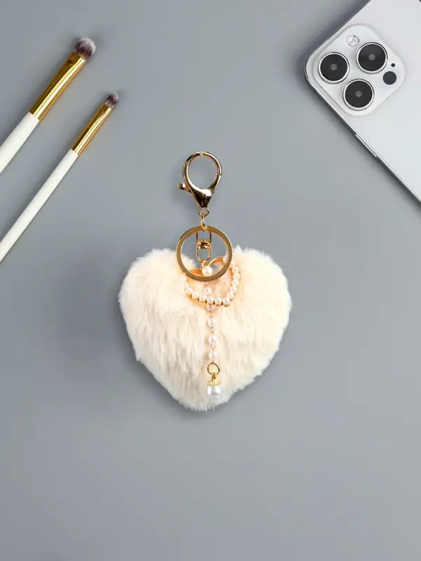 Пушистик на кольце "Сердце с жемчужной подвеской" белый 13х9 см