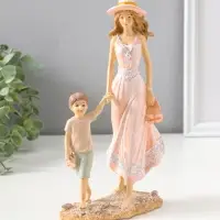 Сувенир полистоун "Мама в розовом платье и шляпке гуляют с сыном по пляжу" 23,5 см