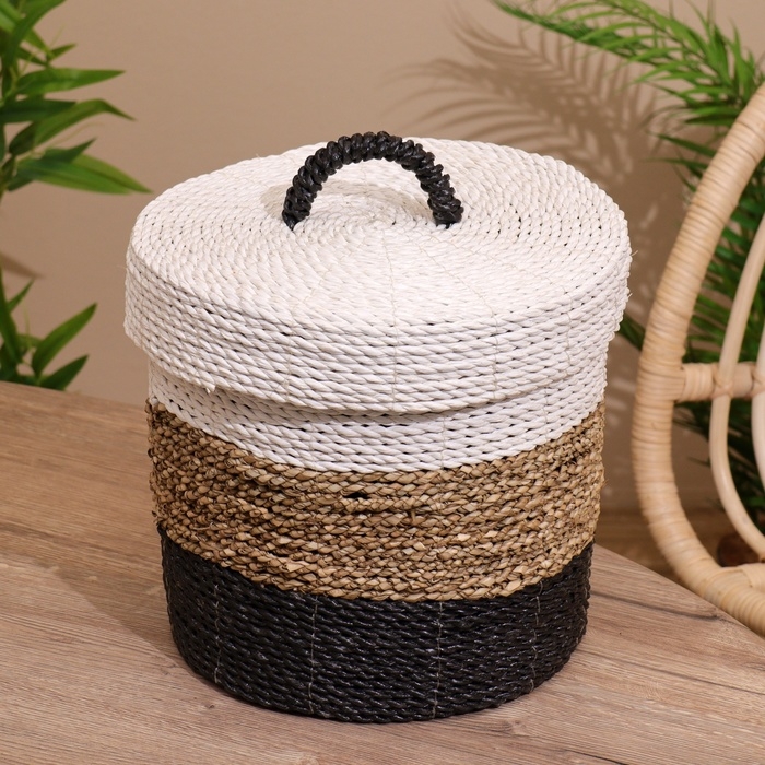 Корзина плетёная с крышкой 27х27х35 см Корзина плетёная с крышкой 27х27х35 см