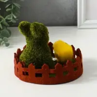 Сувенир пасхальный "Зайчик с цыплятами на лужайке с забором" 12,5х12,5х10,5 см