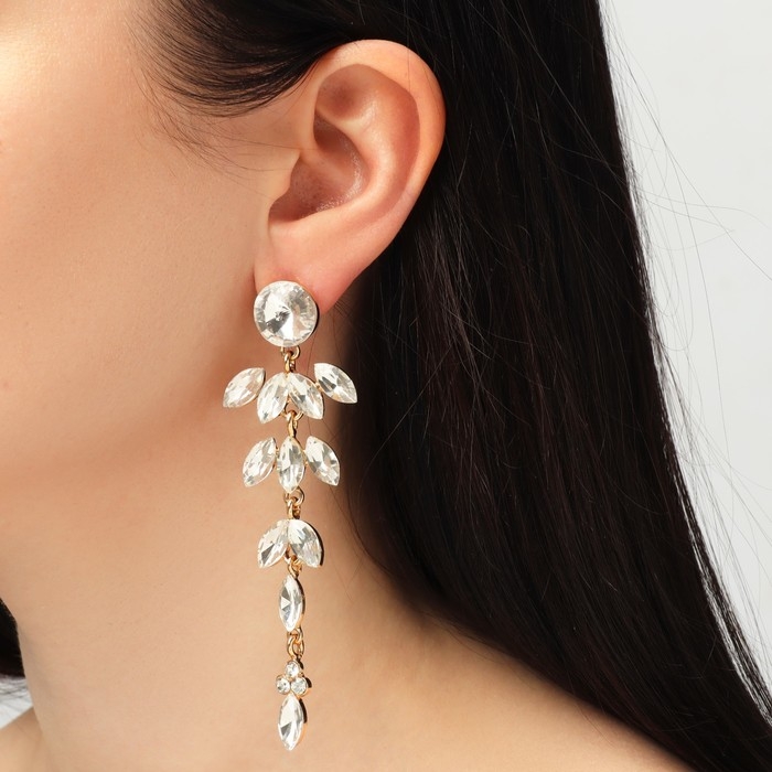 Серьги висячие со стразами «Гроздь» лиственная, цвет белый в золоте, 9,5 см