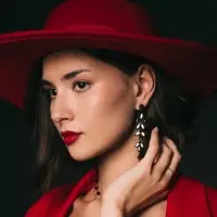 Серьги висячие со стразами &laquo;Ажур&raquo; весеннее настроение, цвет чёрный, 7 см