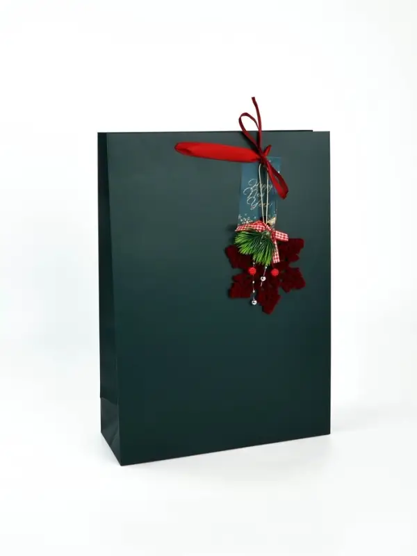 Пакет подарочный «С Новым годом», с ёлочной игрушкой, 31 × 40 × 11 см