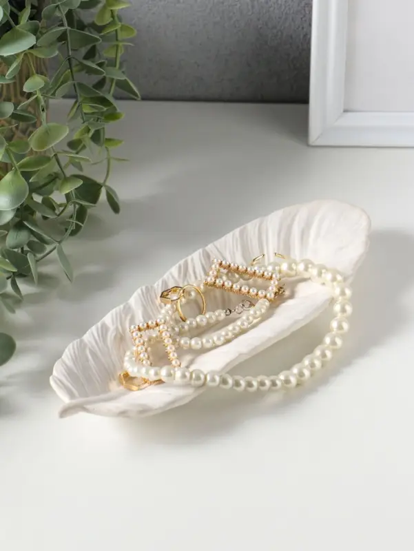 Подставка для мелочей &laquo;Перо&raquo;, гипс под перламутр, 22&times;8&times;3 см