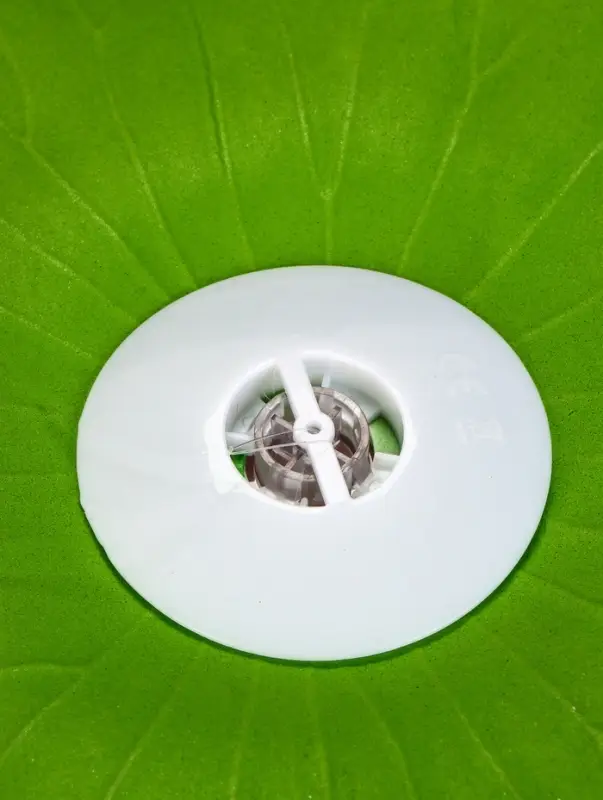 Садовый светильник для водоемов 28 х 28 х 9 см на солнечной бат-е Садовый светильник для водоемов 28 х 28 х 9 см на солнечной бат-е "Лотос" красный N008