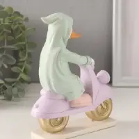 Фигурка полистоун &laquo;Утка в зелёном дождевике на мопеде&raquo;, 13&times;5.5&times;16 см
