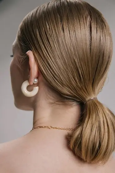 Серьги акрил &laquo;Полукольцо с бусиной №10&raquo;, бежевые