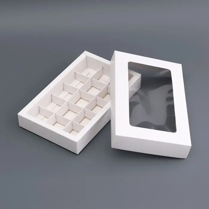 Коробка для 15 конфет, белая, 13.7&times;22&times;3.5 см