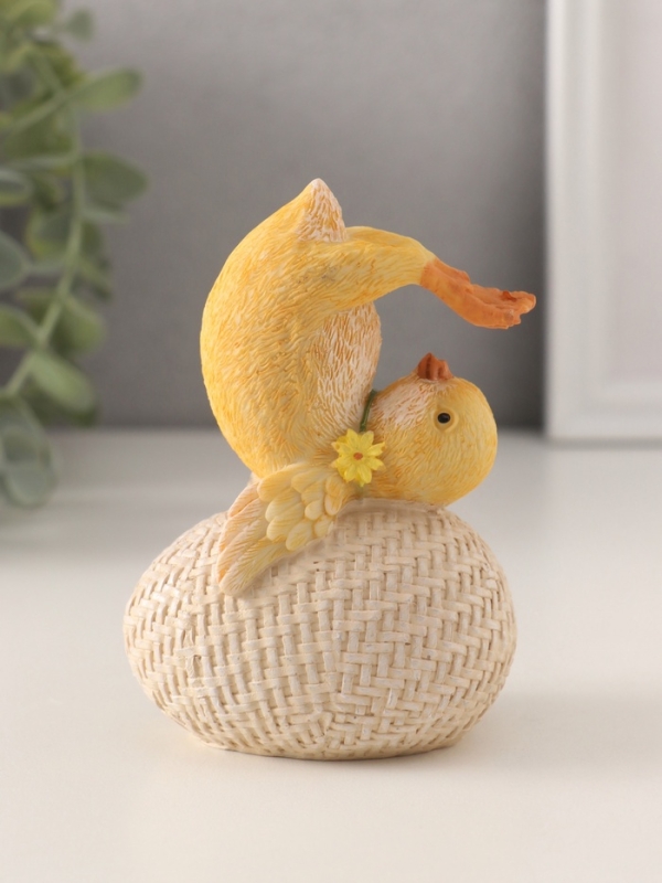 Сувенир полистоун  Сувенир полистоун "Цыплёнок на яйце - йога" 7,5х5,5х11 см