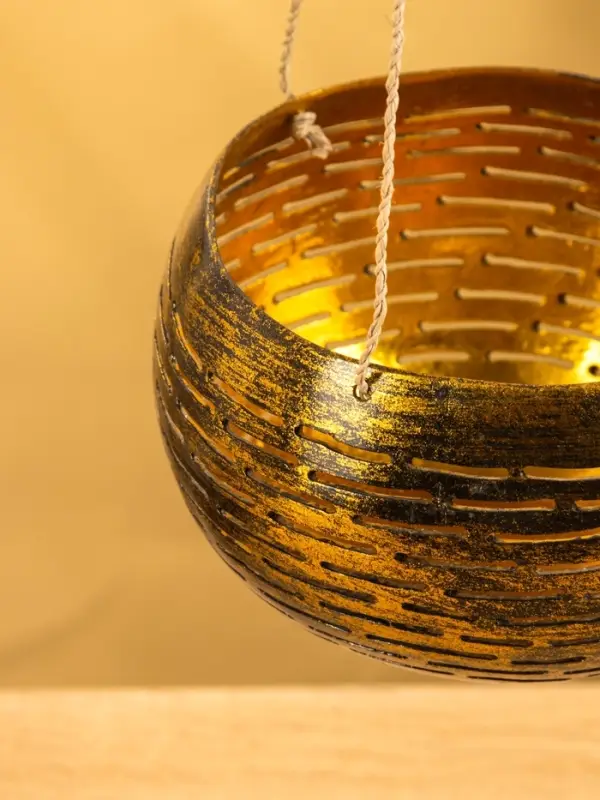 Подсвечник подвесной из кокоса, 14х14х10 см, цв. чёрно-золотой Подсвечник подвесной из кокоса, 14х14х10 см, цв. чёрно-золотой