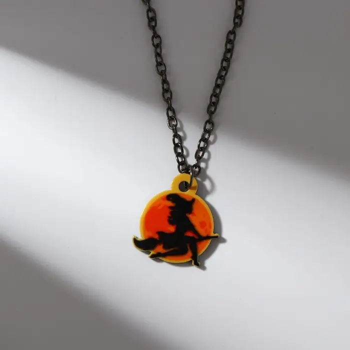 Подвеска на цепочке на Хэллоуин Bad girl Подвеска на цепочке на Хэллоуин Bad girl