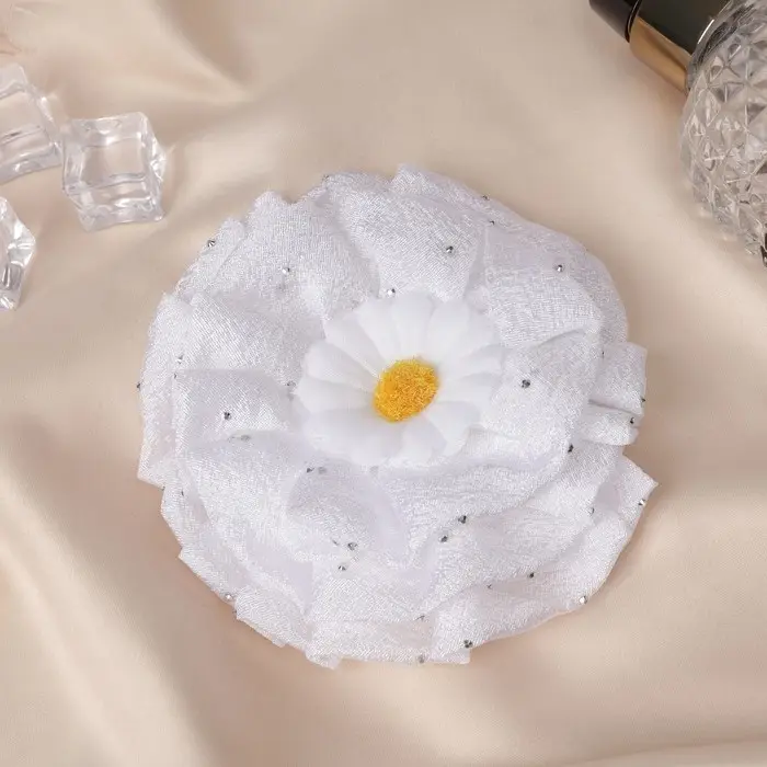 Резинка для волос бант «Школьница», ромашка капельки, d=11 см, белая