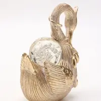Сувенир полистоун &laquo;Лебедь с тюльпанами и шаром&raquo;, 13&times;9&times;18.5 см, бело-золотой