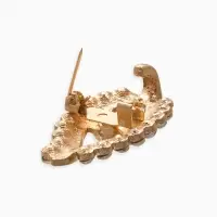 Зажим для кардигана "Ажур", глазки, цвет белый в золоте Зажим для кардигана "Ажур", глазки, цвет белый в золоте