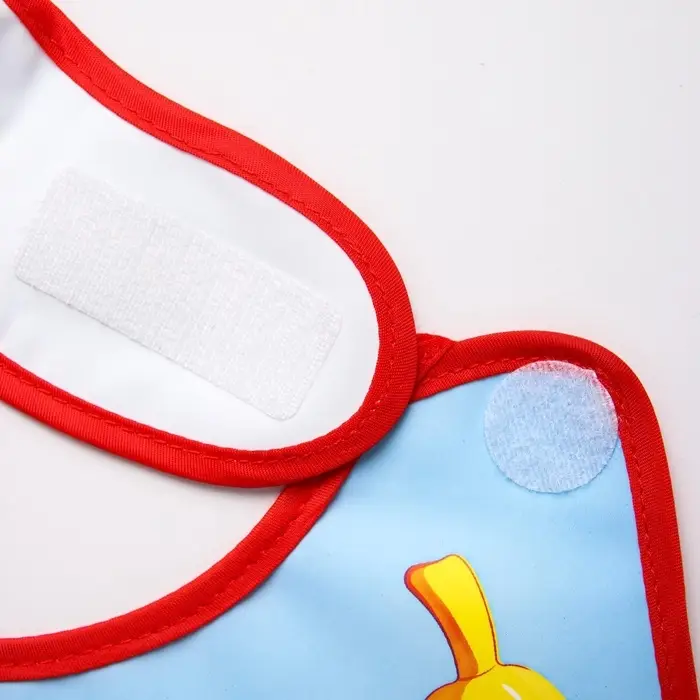 Нагрудник для кормления &laquo;Фруктовая тусовка&raquo; непромокаемый на липучке, с карманом