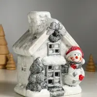 Сувенир керамика свет "Снеговичок у домика" 11,5х7,5х15,5 см Сувенир керамика свет "Снеговичок у домика" 11,5х7,5х15,5 см