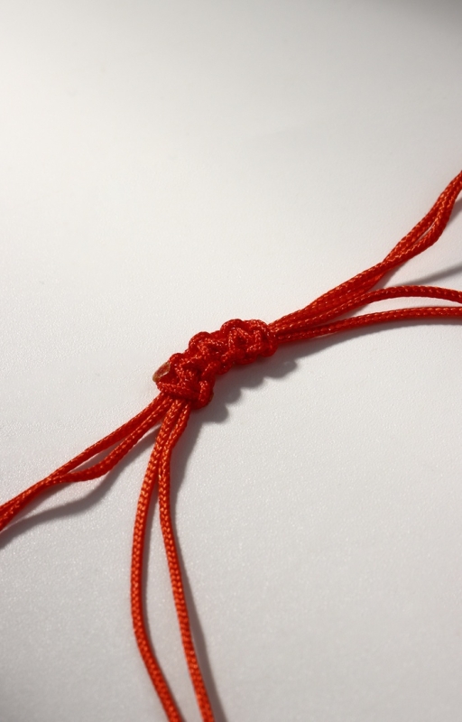 Браслет-оберег «Красная нить» Your daily life круг со стразами, цвет белый в серебре, 7 см