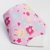 Нагрудник-бандана/слюнявчик для кормления M&B &laquo;Крутышка&raquo; непромокаемый с прорезывателем, на кнопке МИКС