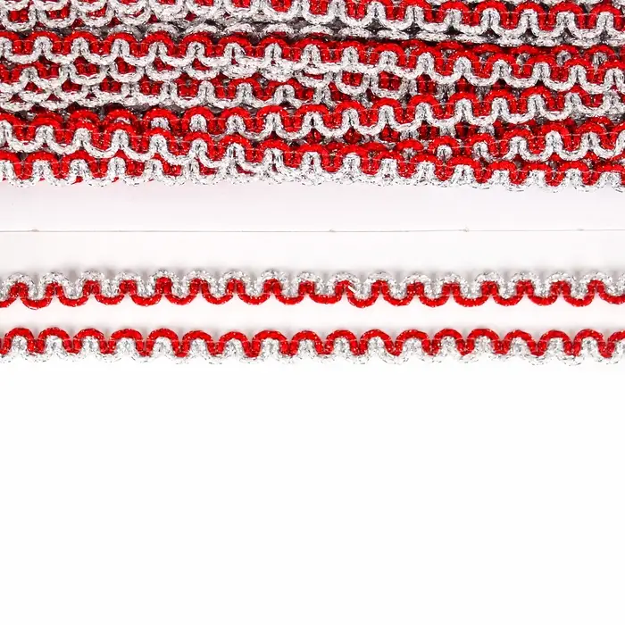 Тесьма красно-серебряная «Волна», ширина 0,8 см, в упаковке 25 м Тесьма красно-серебряная «Волна», ширина 0,8 см, в упаковке 25 м