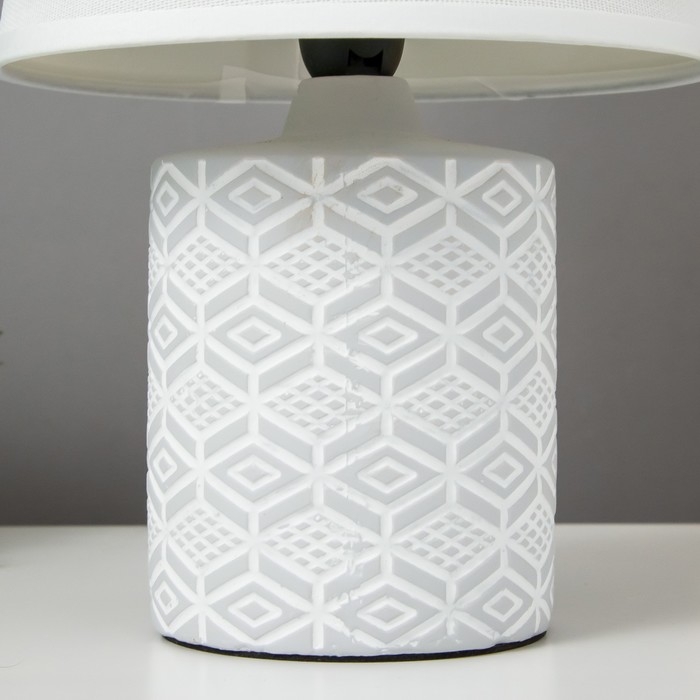 Настольная лампа 16527/1 E14 40Вт белый 17,5х17,5х26,5 см Настольная лампа 16527/1 E14 40Вт белый 17,5х17,5х26,5 см