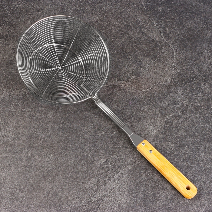 Дуршлаг-сито с деревянной ручкой 44см, диаметр18см, глубина 6,5см Дуршлаг-сито с деревянной ручкой 44см, диаметр18см, глубина 6,5см