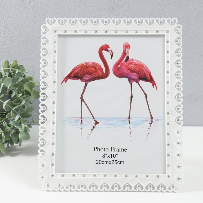 Фоторамка пластик 20х25 см  Фоторамка пластик 20х25 см "Рама из сердечек" молочная