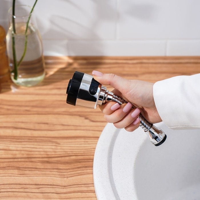 Насадка на кран для экономии воды с изменяемым напором и углом струи Доляна, 17 см Насадка на кран для экономии воды с изменяемым напором и углом струи Доляна, 17 см