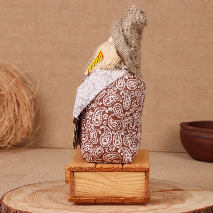 Домовой Домовой "Афанасий с золотом", на сундуке, 28х15х12 см