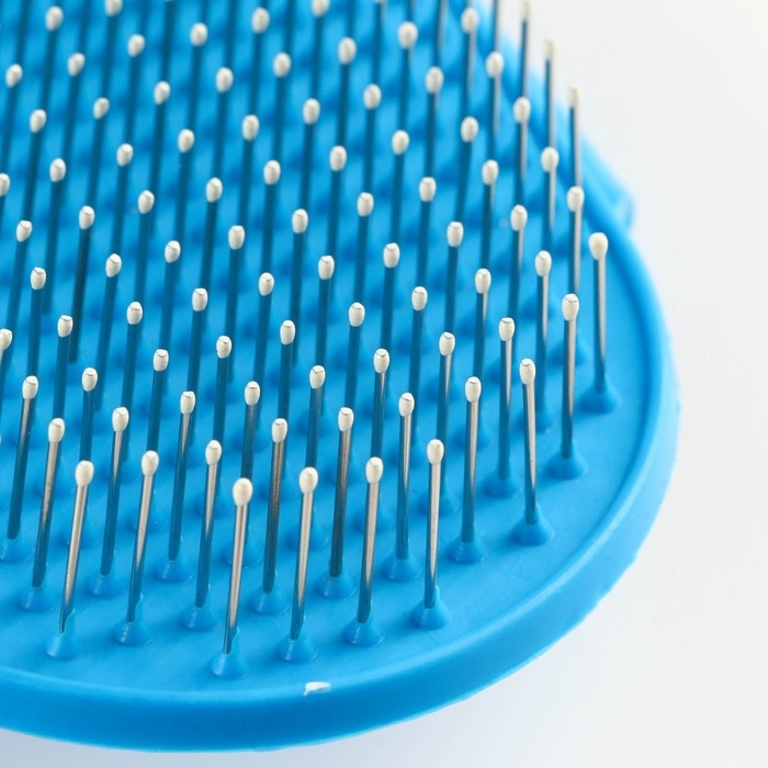 Расчёска-наладонник с металлическими зубьями, 13 х 8,5 см, голубая Расчёска-наладонник с металлическими зубьями, 13 х 8,5 см, голубая