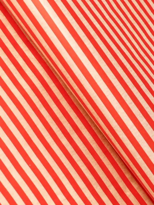 Бумага упаковочная крафт "Полосы красные", 0,68 х 10 &plusmn;5% м, 60 гр
