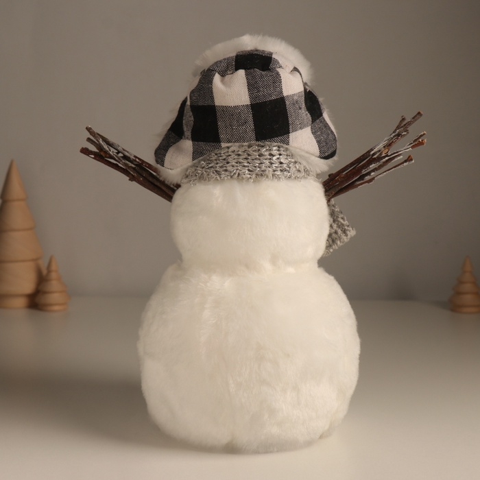 Декор  Декор "Снеговик в шапке-ушанке и шарфике" 16х13х24 см