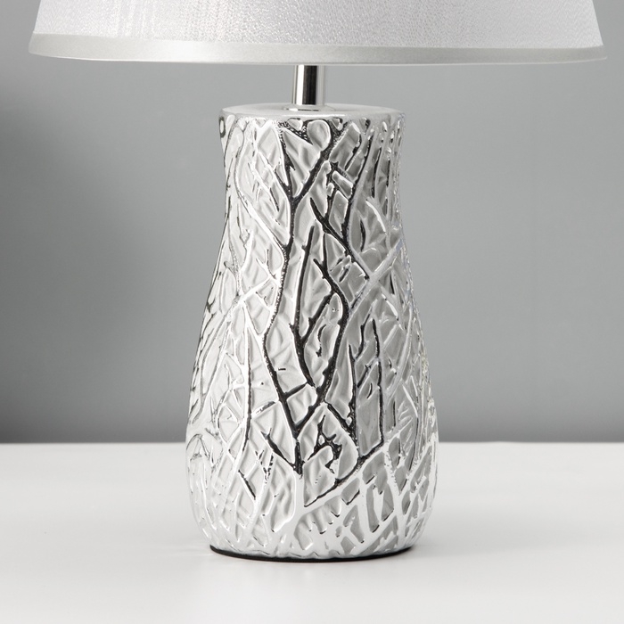 Настольная лампа с абажуром RISALUX «Мессина», Е14, 40 Вт, серебристый, 25×25×44 см Настольная лампа с абажуром RISALUX «Мессина», Е14, 40 Вт, серебристый, 25×25×44 см