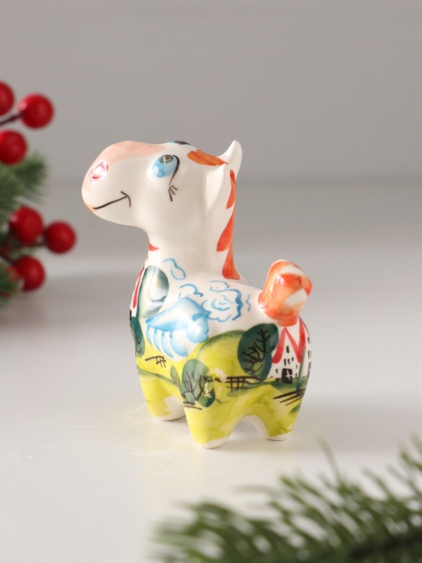 Статуэтка фарфоровая Статуэтка фарфоровая "Конь Пегас Город" /авторскмя роспись О.Огородникова/, 8 см