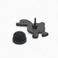 Значок &laquo;Гусь&raquo;, с ножом, бело-оранжевый в чёрном металле