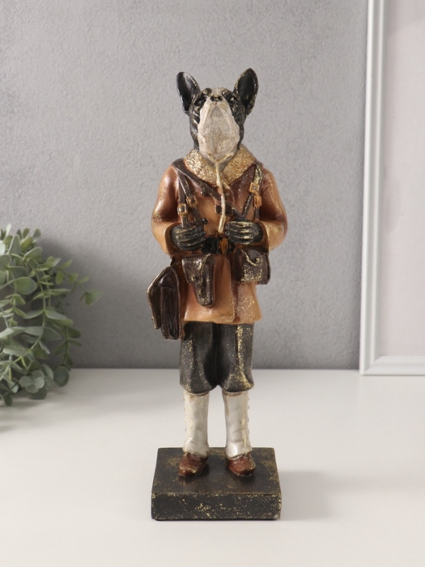 Сувенир полистоун "Бульдог-охотник в тулупе" 8х9,5х31,5 см