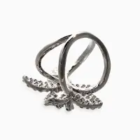 Кольцо для платка &laquo;Цветок Лилии&raquo;, белое в серебре