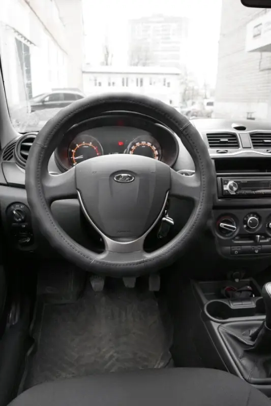 Оплетка на руль (нат. кожа) AVS GL-165L-B (размер L, черный) - Серия "Classic"