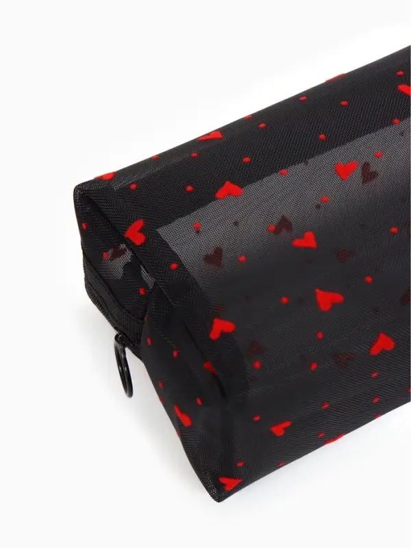 Косметичка дор Сердца, сетка 18*7,5*10, отд на молнии, черный Косметичка дор Сердца, сетка 18*7,5*10, отд на молнии, черный