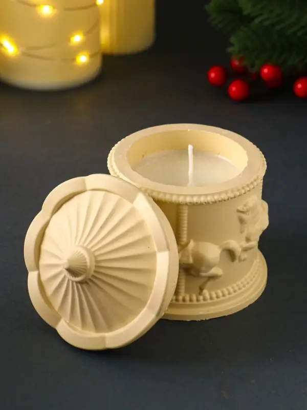 Свеча в гипсовом подсвечникес крышкой Карусель, 8,6*10,4