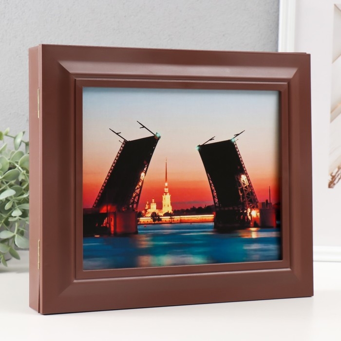 Ключница закрытая Ключница закрытая "Разводной мост" 26,5х31,5 см Орех