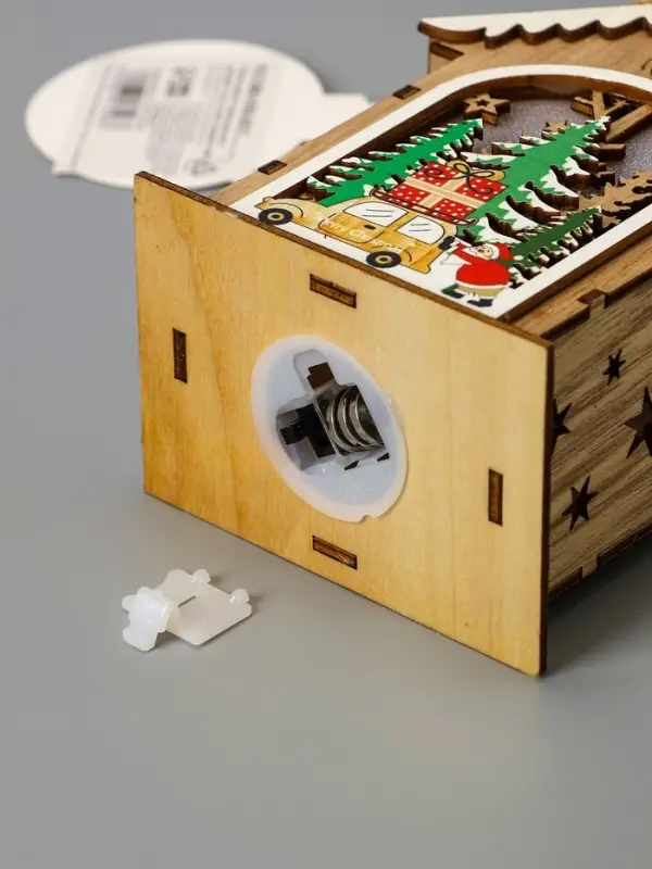 Ёлочная игрушка &laquo;Домик с Дедом Морозом и машиной&raquo;, 8.2&times;4.2&times;7.3 см, от батареек, свечение тёплое белое